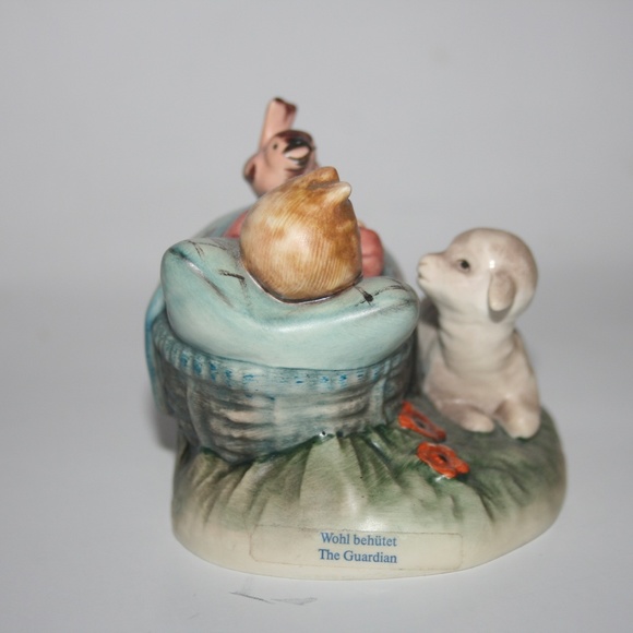 Goebel Hummel The Guardian Figurine - Picture 2 of 5